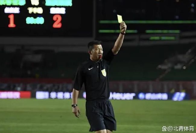 海伦娜见叶辰成竹在胸，立刻便松了口气，随即问他：叶先生，那我该怎么跟海伦娜介绍你呢？叶辰笑道：你就说我是叶枫的弟弟，因为叶枫还没跟你完婚，按照我们华夏的规矩，这种回娘家参加婚礼的事情，叶枫不方便直接参与，所以这次叶家就安排我一路护送。
